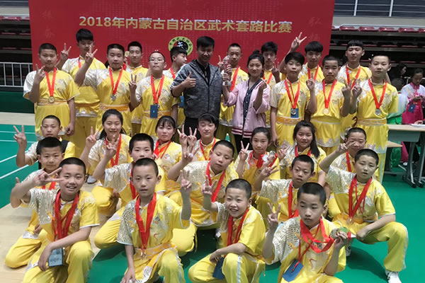 ​�����ɽ��������ѧУ����ɢ���б�ȭ���÷�